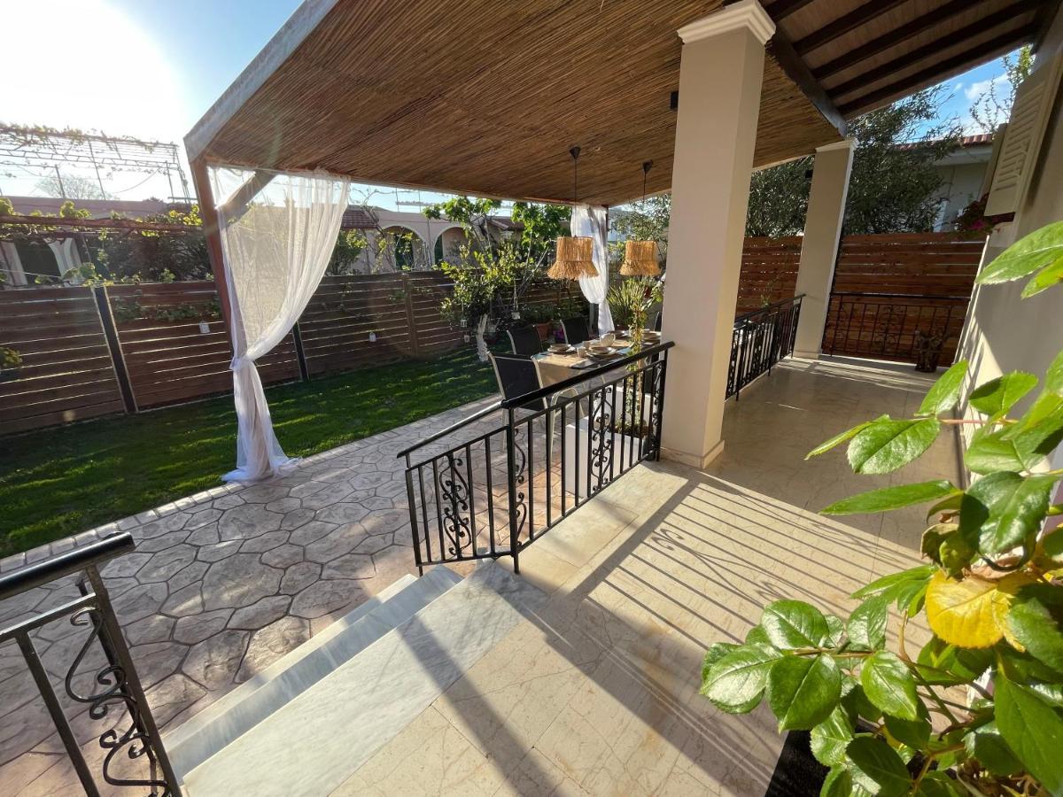 Villa Sandra Litheres Luaran gambar