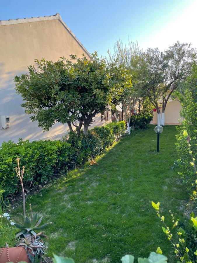 Villa Sandra Litheres Luaran gambar